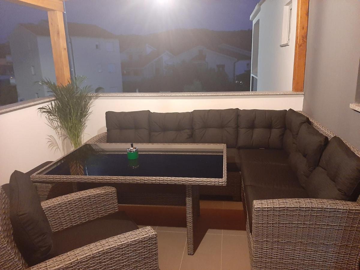 Apartman Mate Lopar Exterior photo